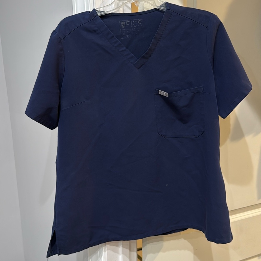 FIGS SCRUB TOP MEDIUM NAVY